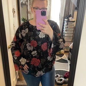 🌸4/$30 Flare Sleeve Floral Blouse